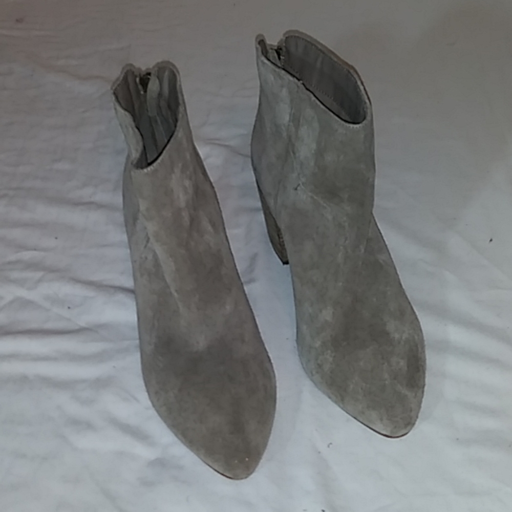 Steve Madden 9M real suede ankle boots.